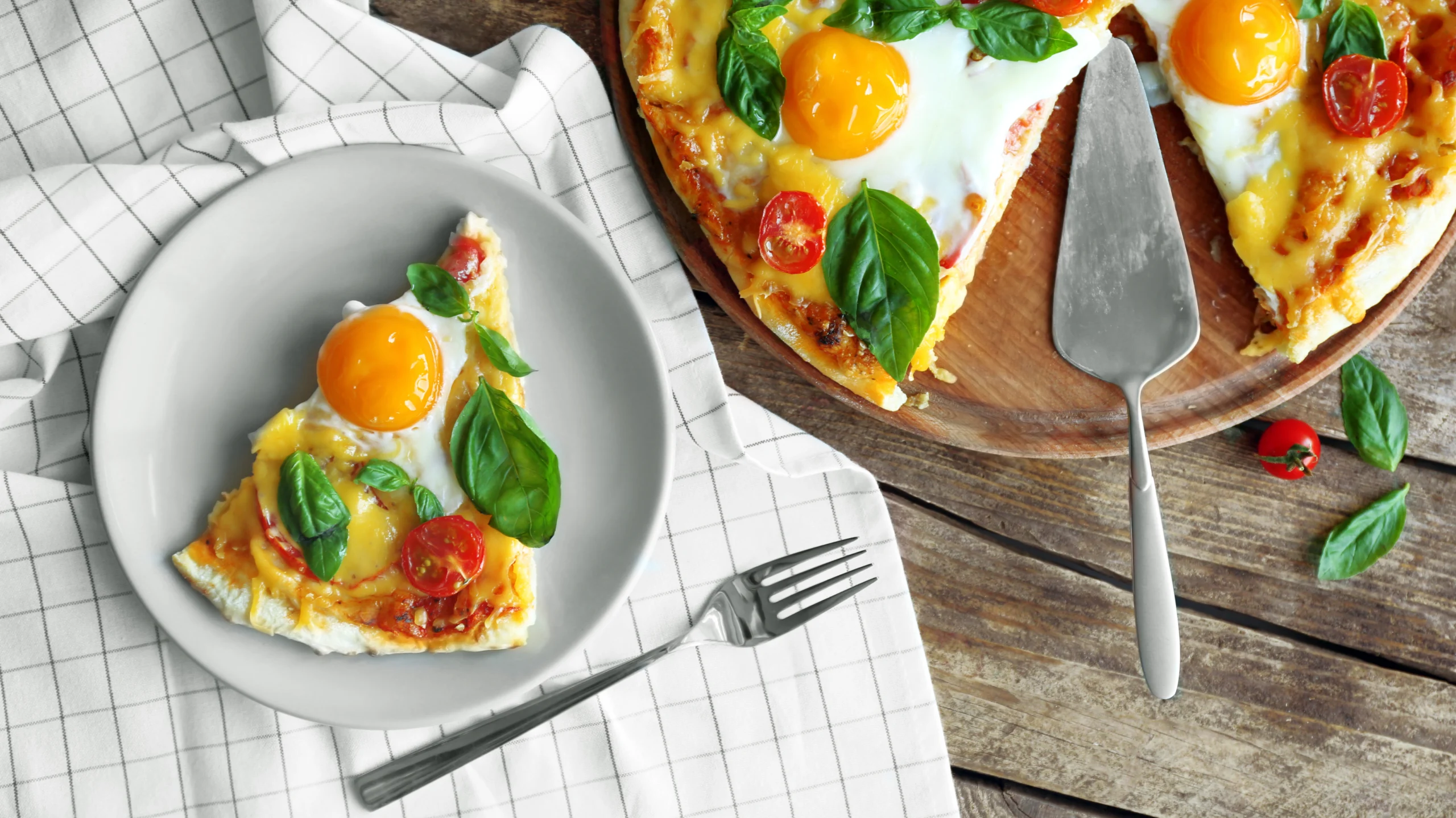 Frozen breakfast pizza